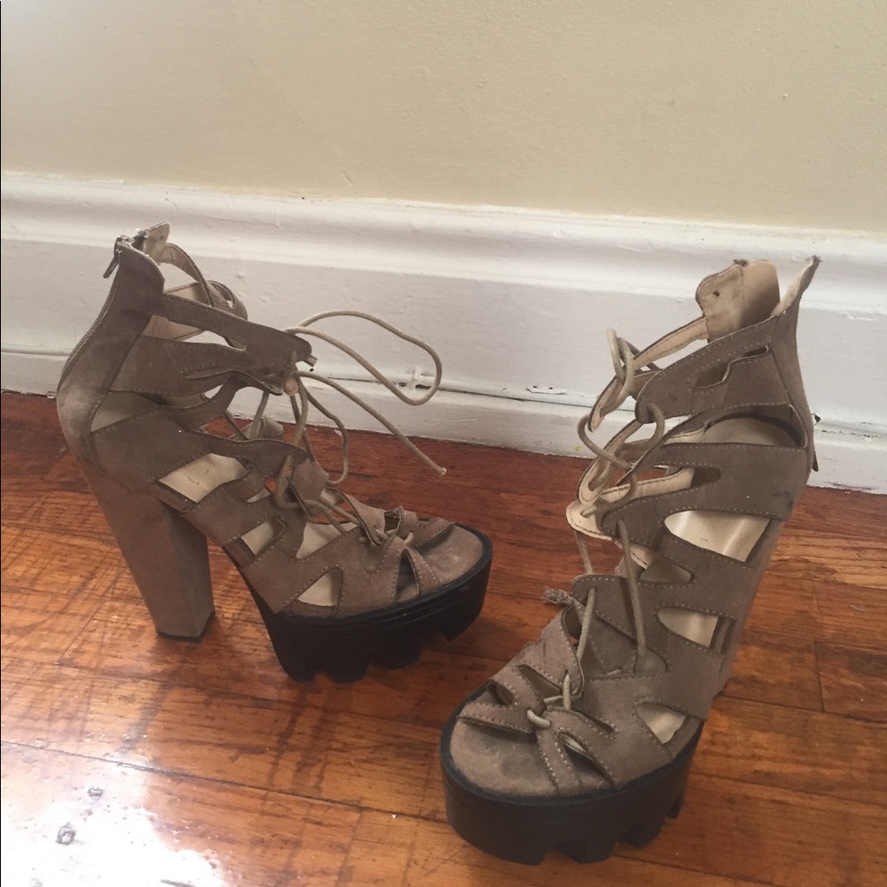 Women’s chunky platform heeled tie up shoes